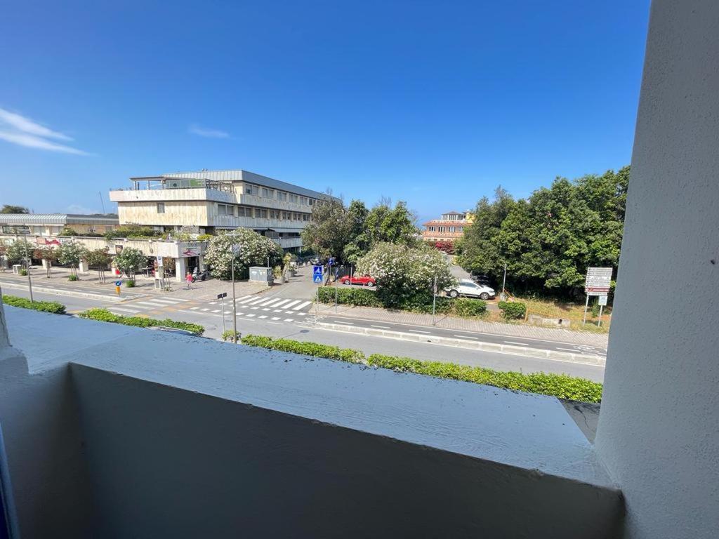 Venere Apartament Tirrenia Exterior foto